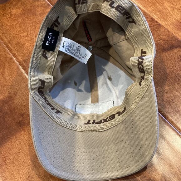 RVCA flex fit baseball cap with red logo on front - Picture 4 of 7